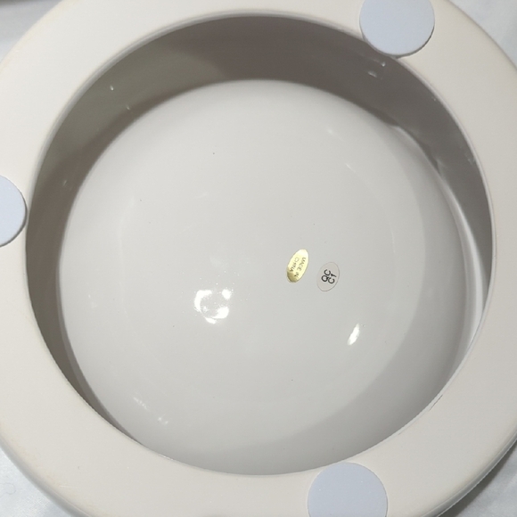 White and Gold Ceramic ASHTON CIGAR Ashtray.. Amazing And New!!! - Picture 8 of 10